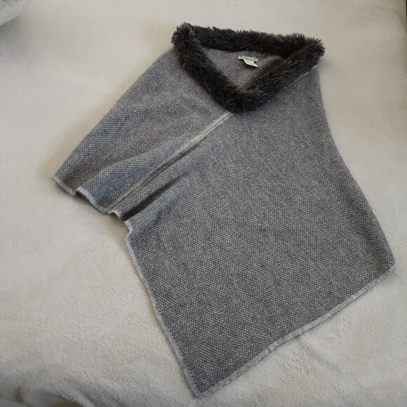 Fratelli Talli Gray Faux Fur Collar Wool Alpaca Knit Poncho - Picture 4 of 8